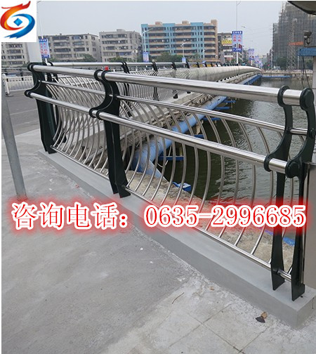 护栏立柱和不锈钢复合管制作不锈钢复合管护栏优点